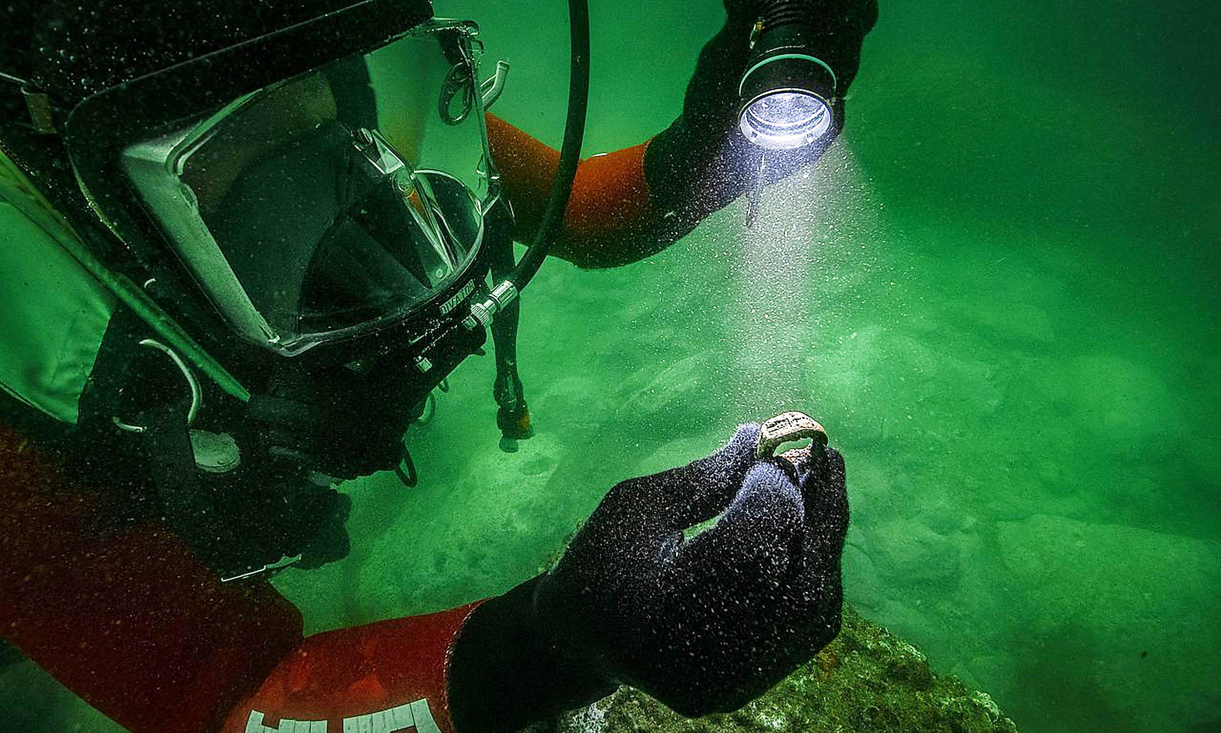 Divers in a sunken palace off Alexandria found a bronze ring showing a lost ancient wonder