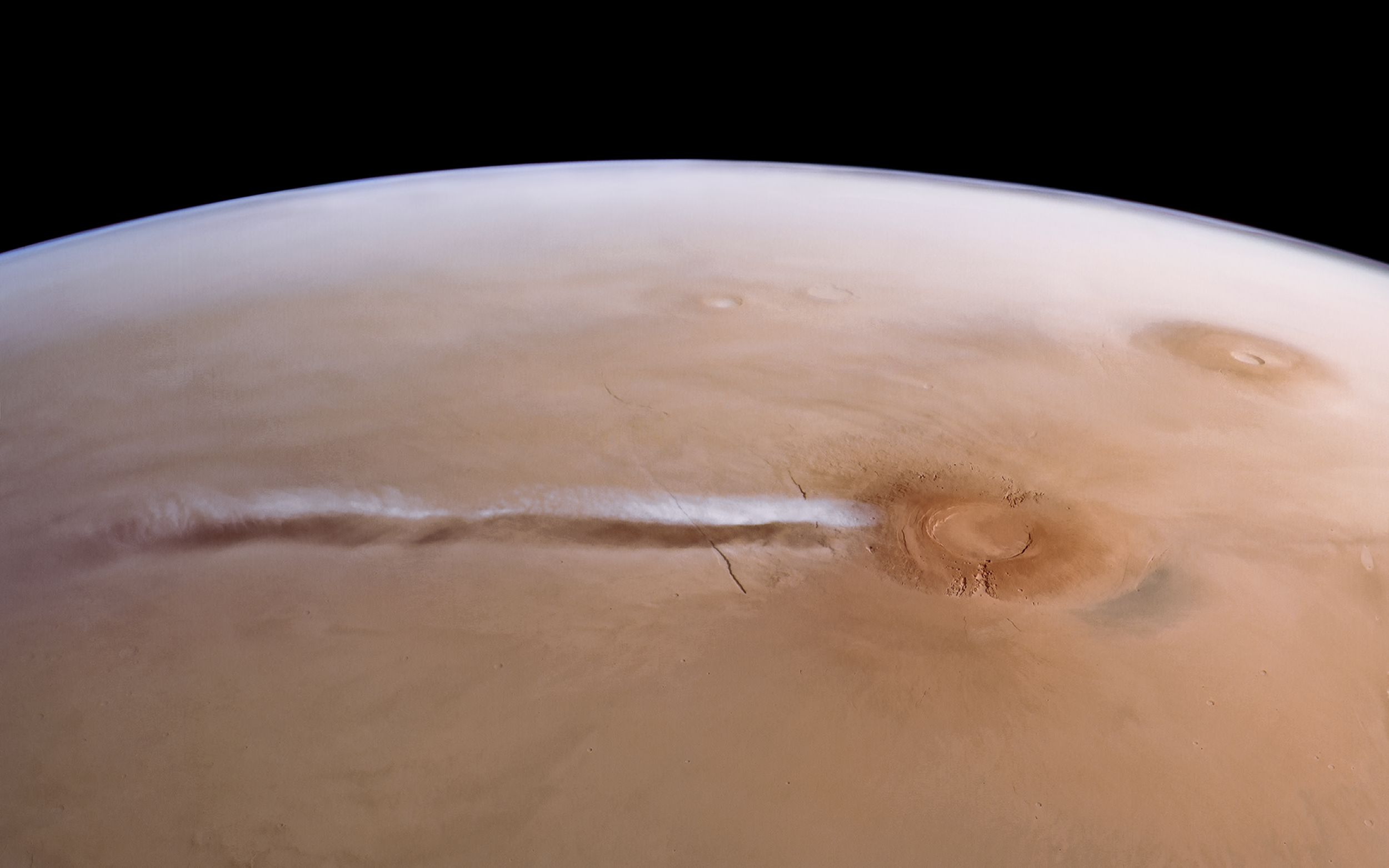 Mars has a mysterious cloud that stretches 1,100 miles across the sky
