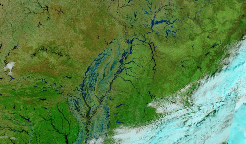 Today’s Image of the Day comes from the NASA Earth Observatory and features a look at river flooding in the central and southern United States.