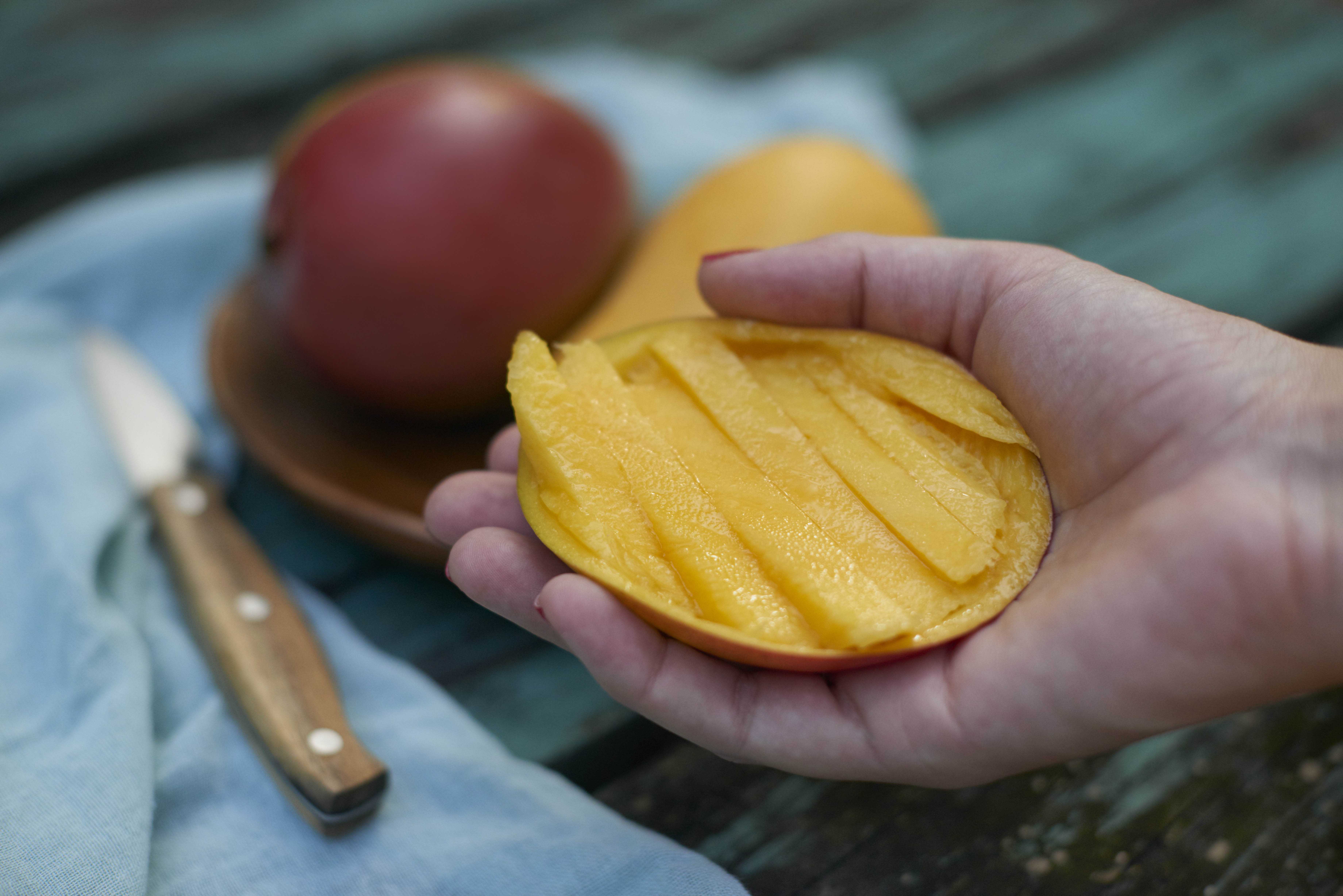 According to experts at the University of California, Davis, a daily dose of mangoes has a positive influence on cardiovascular and digestive health among women.