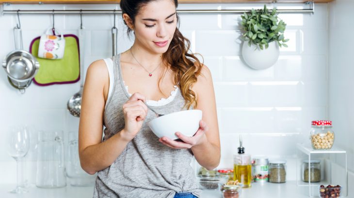 New research has found that small changes in the timing of breakfast and dinner can successfully reduce body fat.