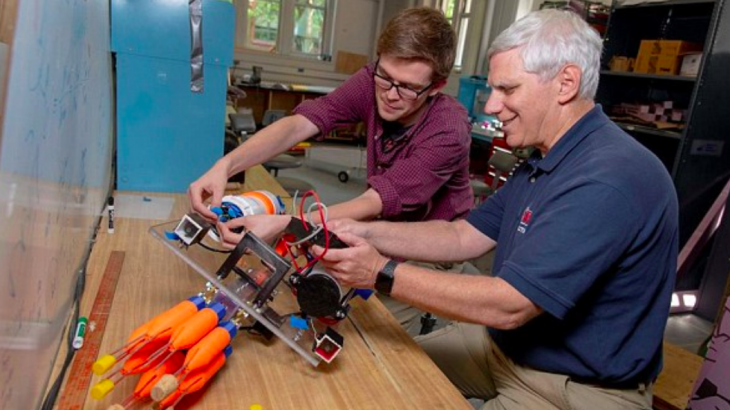 A team of researchers at WPI have developed a spear-wielding submersible robot than can hunt lionfish autonomously.