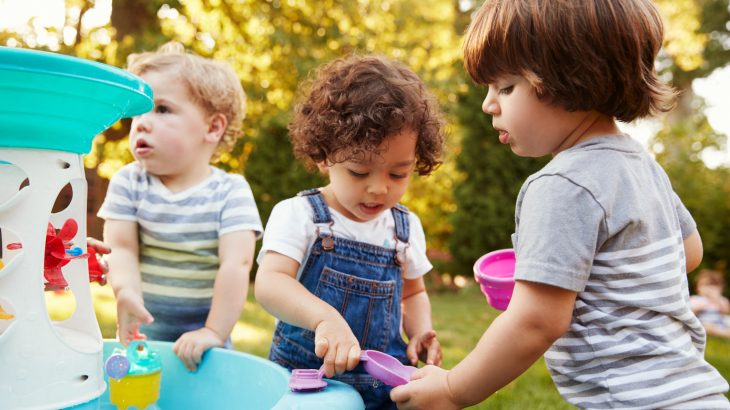 A new study has found that young children can tell the difference between a leader and a bully before they are two years old.