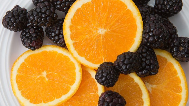 Orange and red vegetables, berry fruits, orange juice, and leafy greens all contribute to a lower risk of memory loss among men.