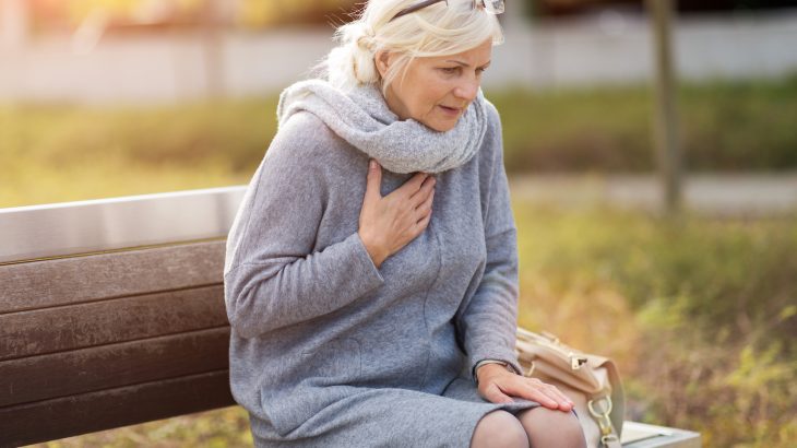 A new study shows that women often wait longer than men to get help during a heart attack because they experience different symptoms.