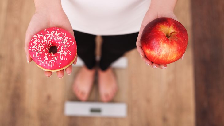 According to a new study from the Society for Neuroscience, a sleepless night can increase one’s desire to eat junk food.