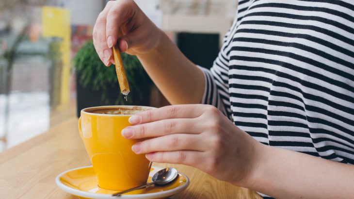 Non-sugar sweeteners may seem like a healthier alternative, but a new comprehensive analysis shows that there are few health benefits.