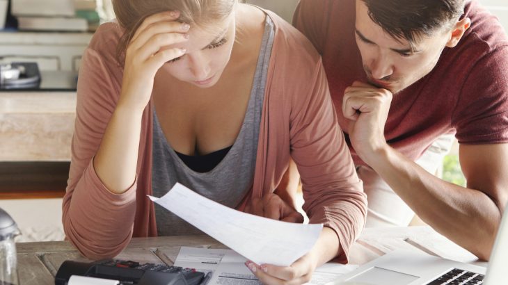 Young adults who experience major drops in personal income have a greater risk of developing heart disease or death from any cause.