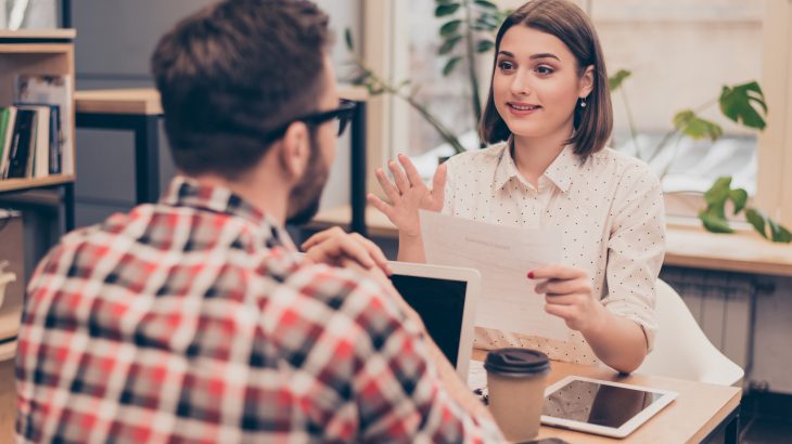 In a new study, a team of researchers set out to examine whether listeners track the use of “uh,” even when it precedes commonly used words.