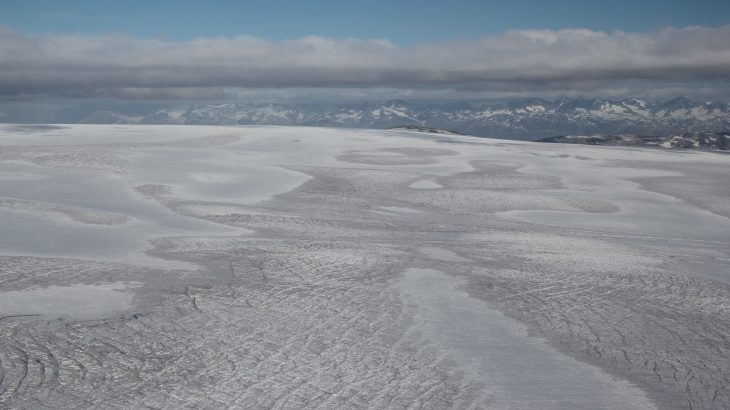 Researchers from Brown University have found that the snowline elevation of Greenland’s ice sheets influences how much solar radiation is absorbed into the ice sheet.
