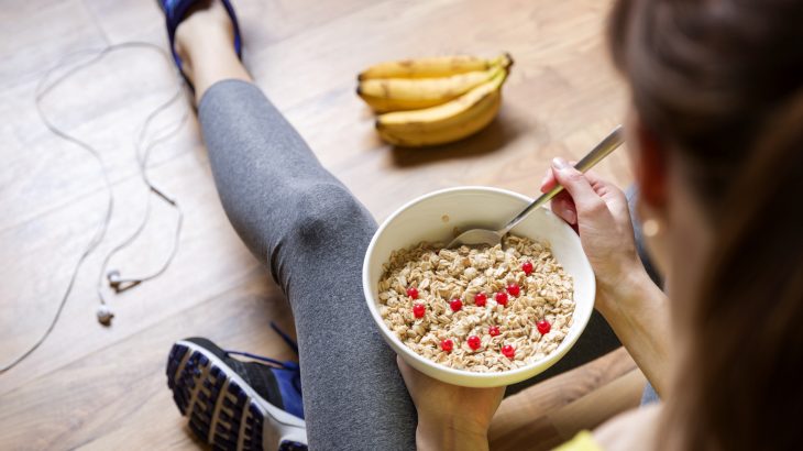 A new study shows that those who watch less television and eat energy-rich breakfasts are at a lower risk of developing heart disease or suffering a stroke.