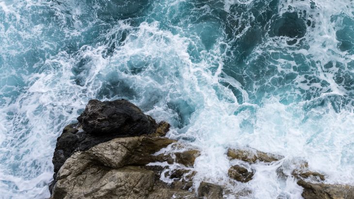 A team of researchers from Stanford University have created a method to produce hydrogen fuel via solar power, electrodes, and seawater.