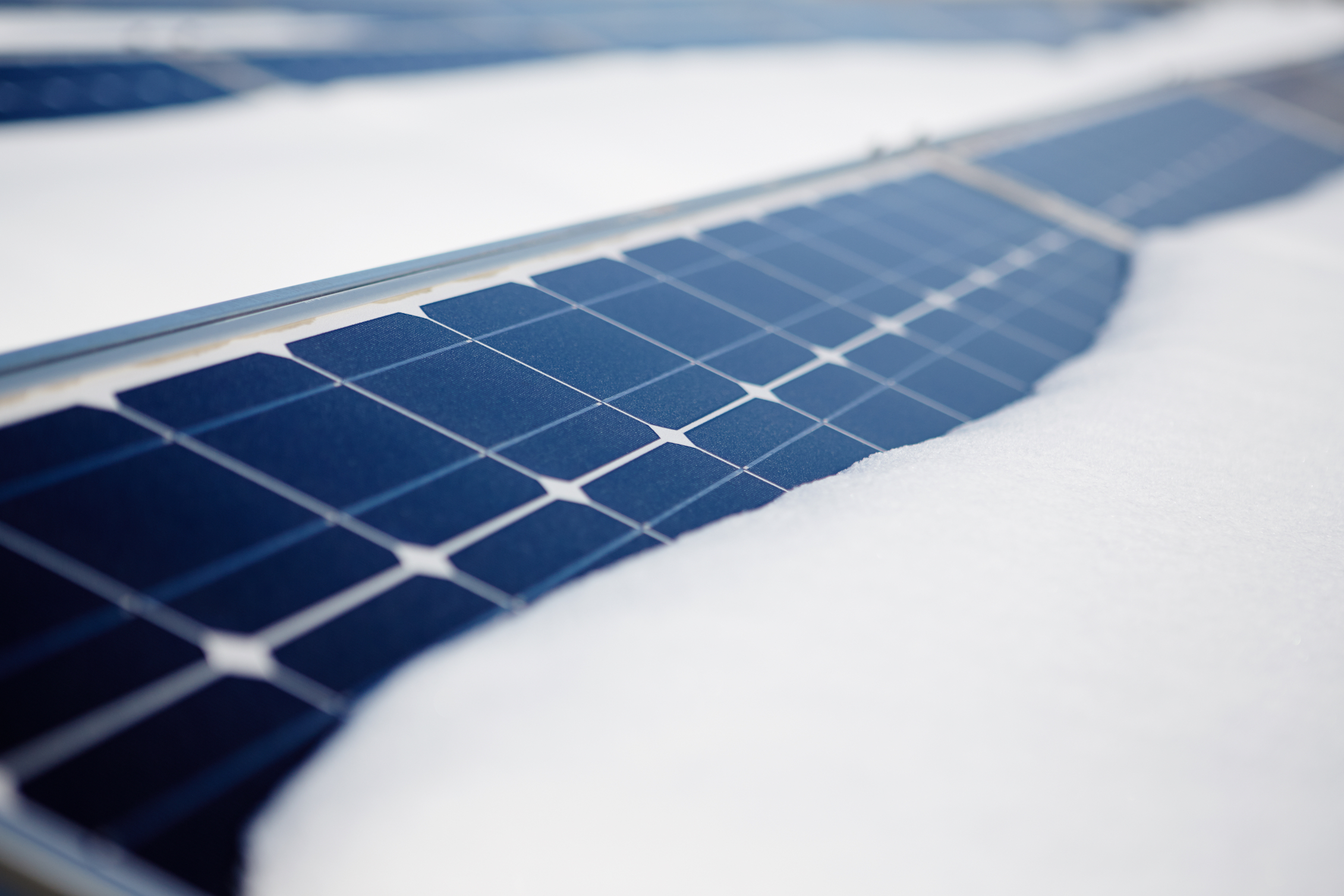 Солнечные панели зима. Солнечные панели зима. Подогрев зимой от солнечной батареи. Солнечные панели в снегу. Солнечные батареи.