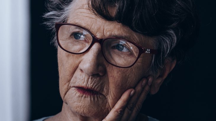 A new study has determined that significant weight gain and/or weight loss would heighten the risk of dementia in older people.