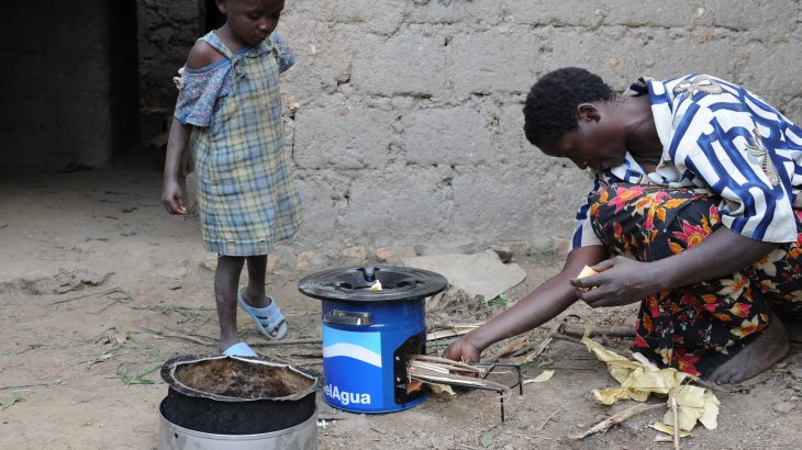 In Rwanda, a project to deliver water filters and portable biomass-burning cookstoves effectively reduced the prevalence of diarrhea and acute respiratory infection in children.