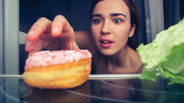 A new study has found that individuals who are at a disadvantage in society suffer from psychological consequences that can increase their appetite and food intake.