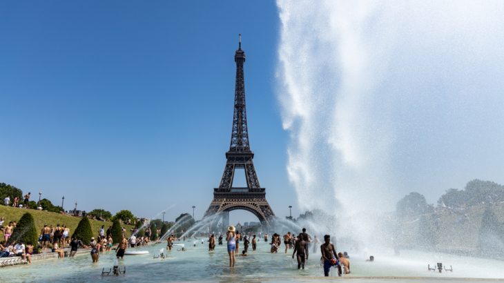 Locals and tourists cool off at the Jardins du Trocad in Pars on June 27. A second European heat wave in as many months is headed toward Greenland and its already melting ice sheet. (Image credit: Martin Helgemeir, Shutterstock.com)