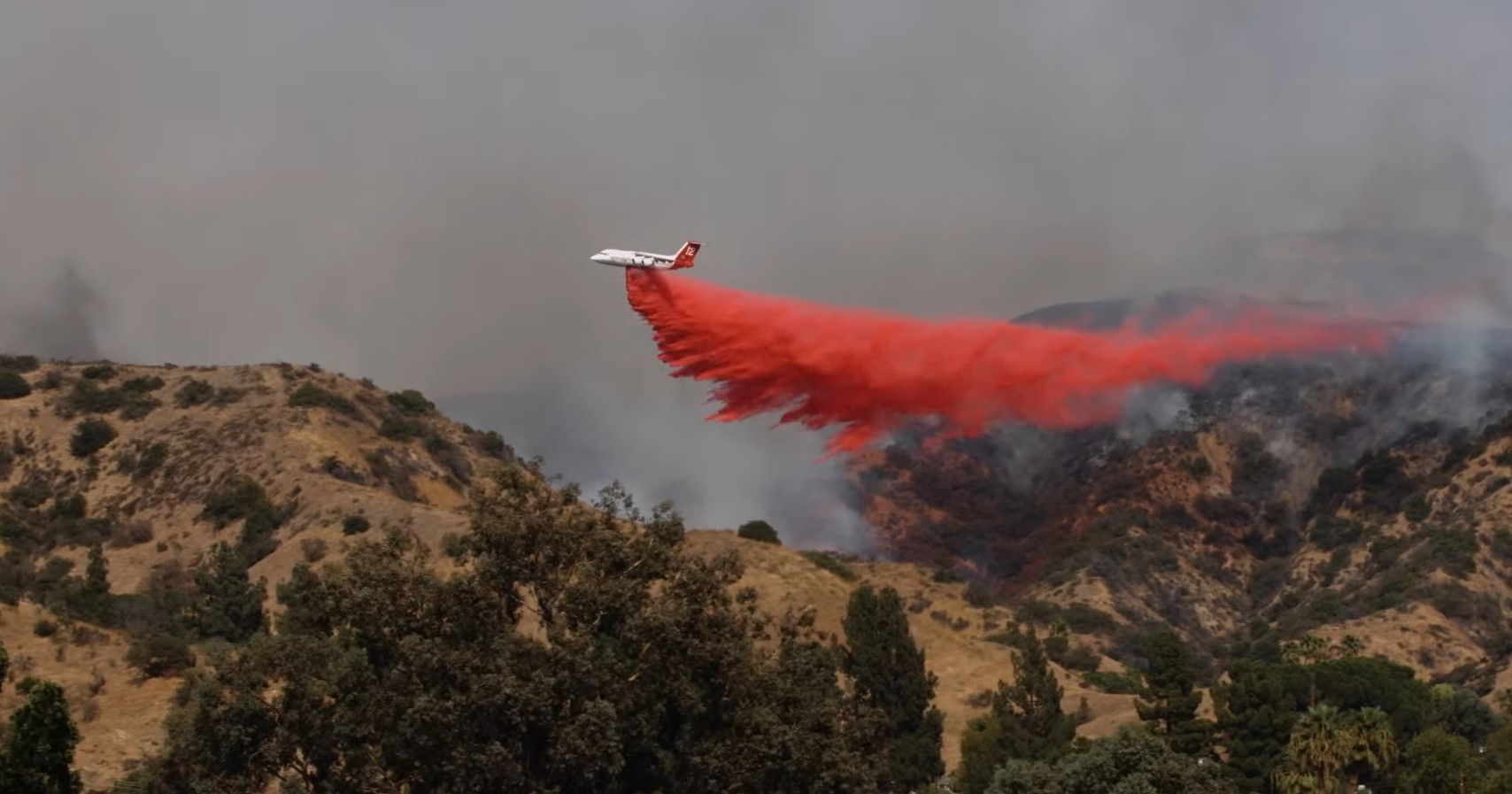 How does fertilizer help extinguish wildfires?