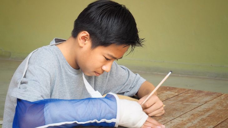 Teens who hit puberty later than their peers may have a higher risk of fracturing a bone or developing osteoporosis, according to a new study.