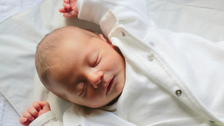 A team of scientists in China has discovered that children have a skin microbial community that is largely inherited from their mothers.