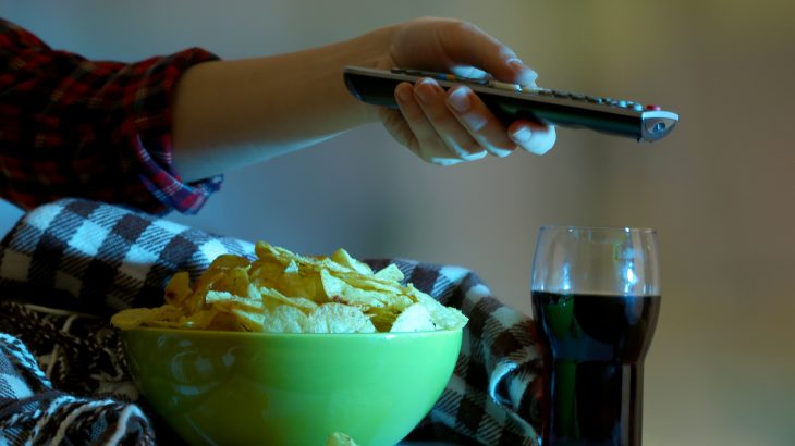 The researchers found that eating while doing something that is perceptually-demanding makes it more difficult to notice when you feel full.