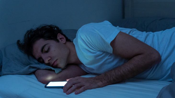 Men who use their smartphone in the evening or at bedtime may have lower sex drive and reduced fertility, according to a new study from the American Academy of Sleep Medicine