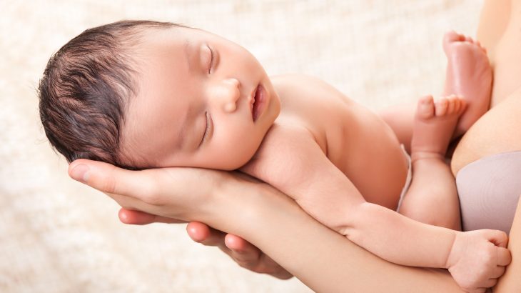 A newborn's response to pain can be reduced when they are held by a parent with skin-to-skin contact.