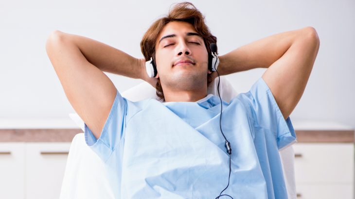 In a new report published by The BMJ, experts have found evidence that listening to music significantly reduces anxiety and pain after major heart surgery.
