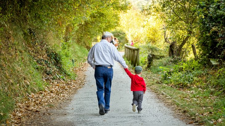 Adults are more compassionate and generous when children are around, according to a study from a team of psychologists at the University of Bath.