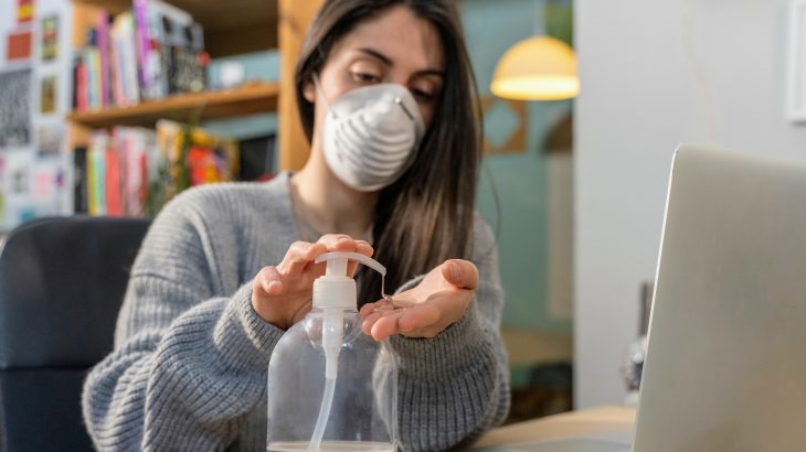 People who had mild cases of COVID-19 have develop antibody-producing cells that can last a lifetime, according to a new study from the Washington University School of Medicine