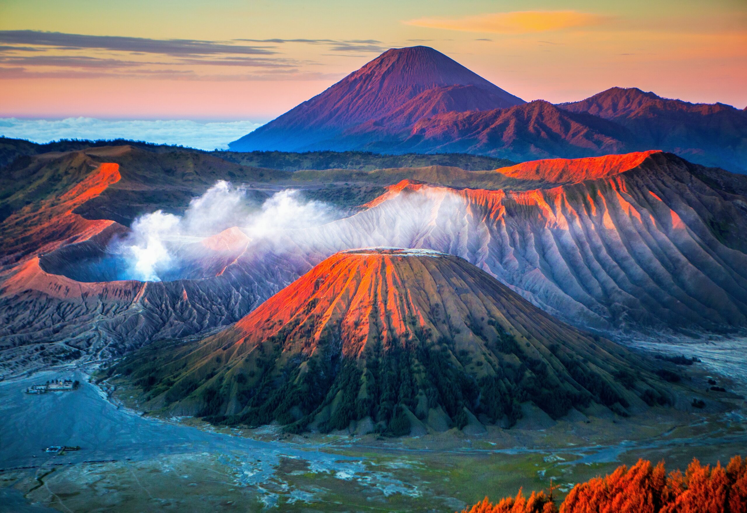 Volcanoes stabilize temperatures at Earth's surface