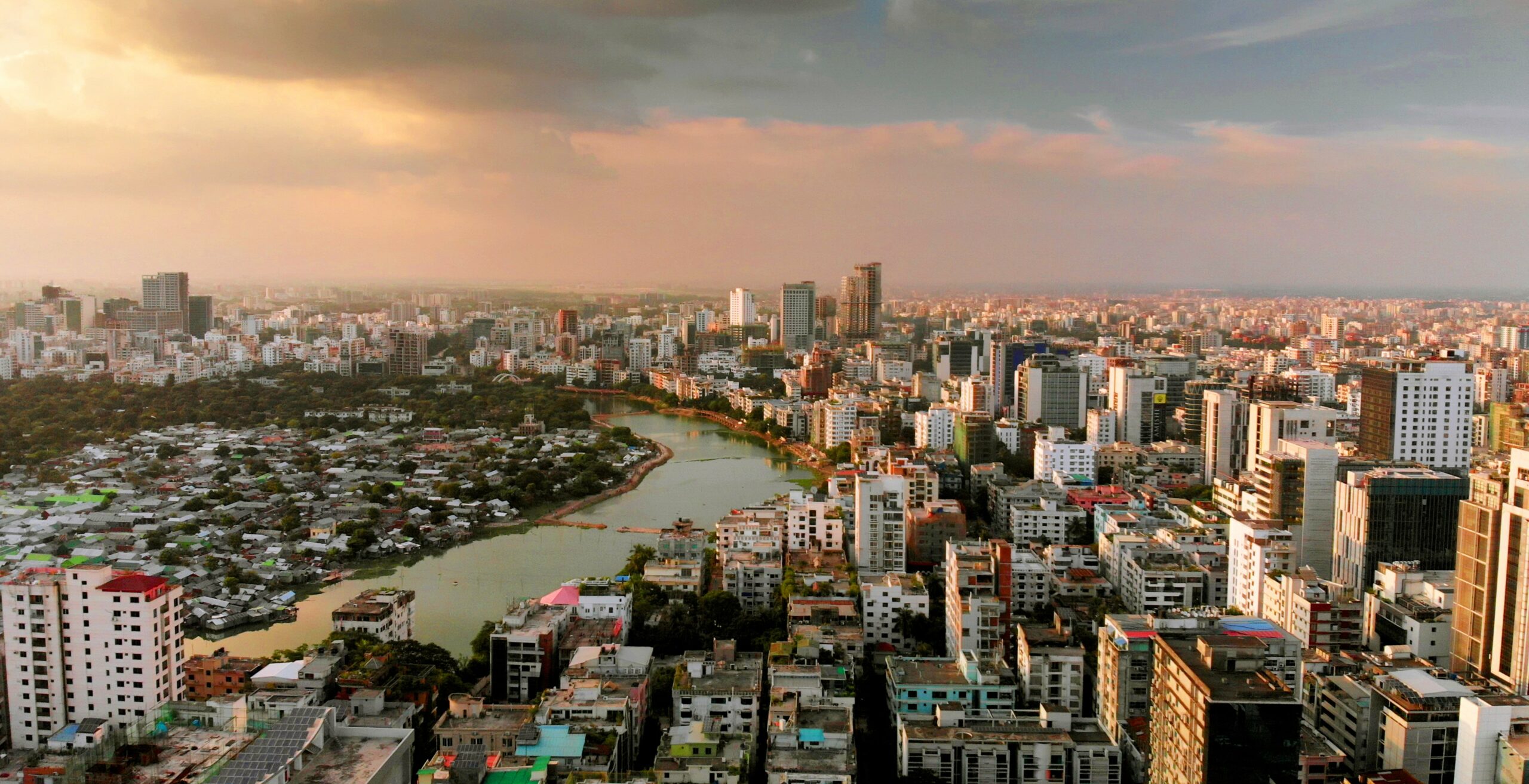 Трущобы рио-де-жанейро. Урбанизация вьетнама. Урбанизация вьетнама. Социалистическая республика вьетнам. Индонезия трущобы джакарта трущобы.