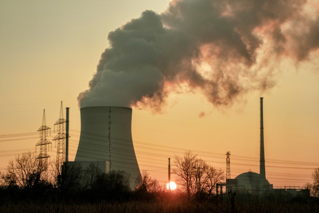 Airborne pollutants amplify the effects of climate change •