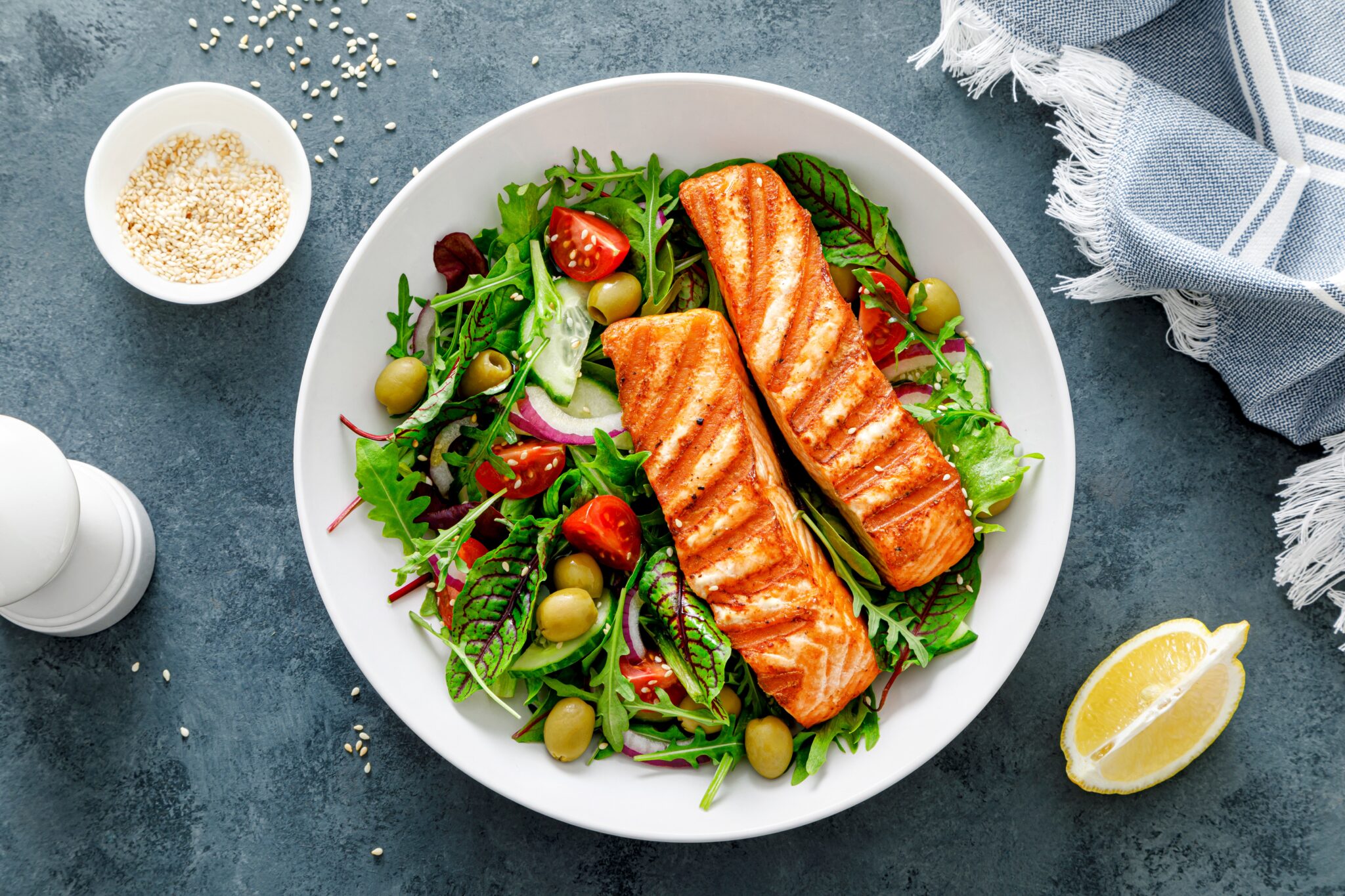 Mediterranean diet reduces the risk of dementia •