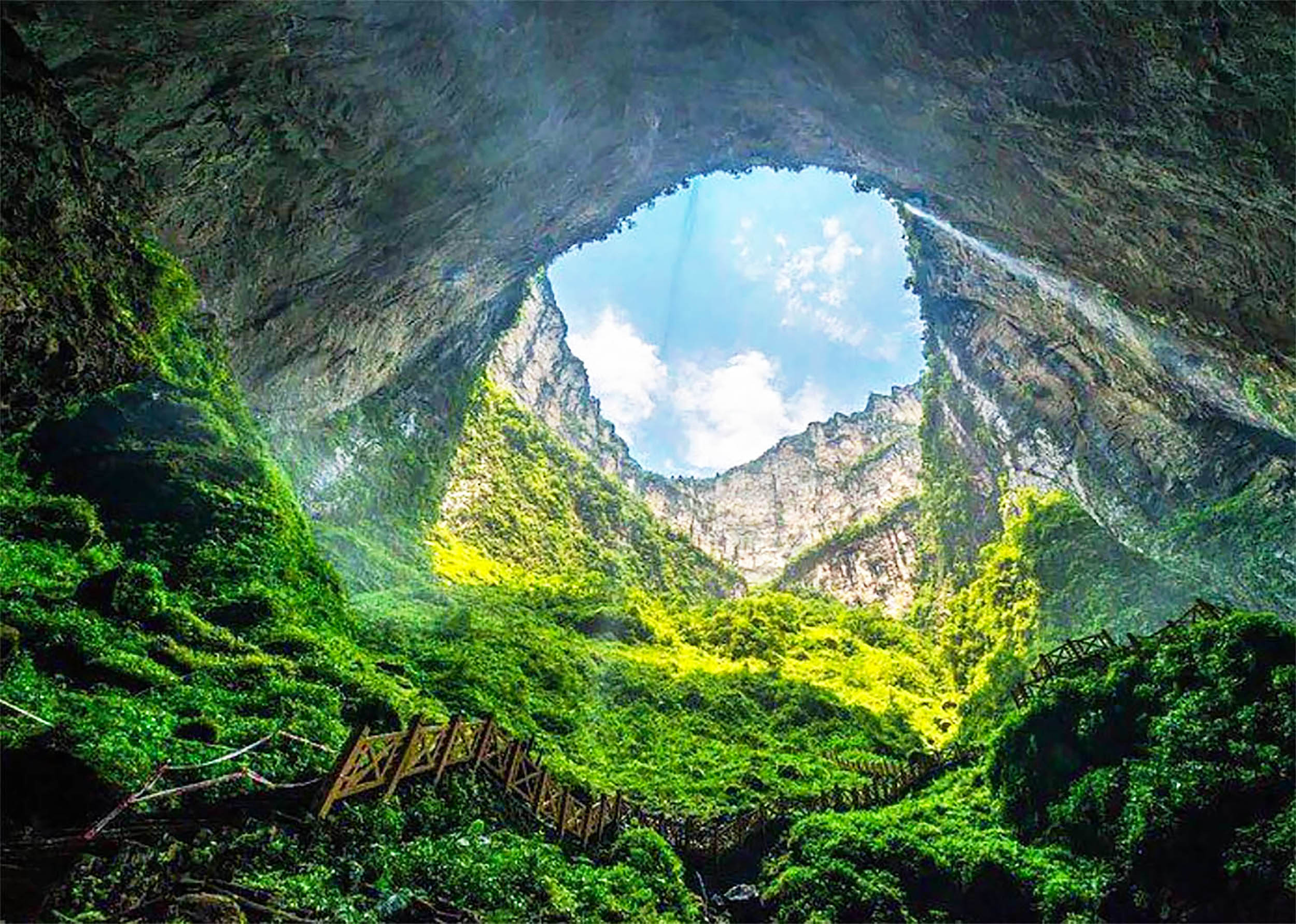 World's largest sinkhole showcases the power and beauty of nature -  Earth.com, image size:2500x1782