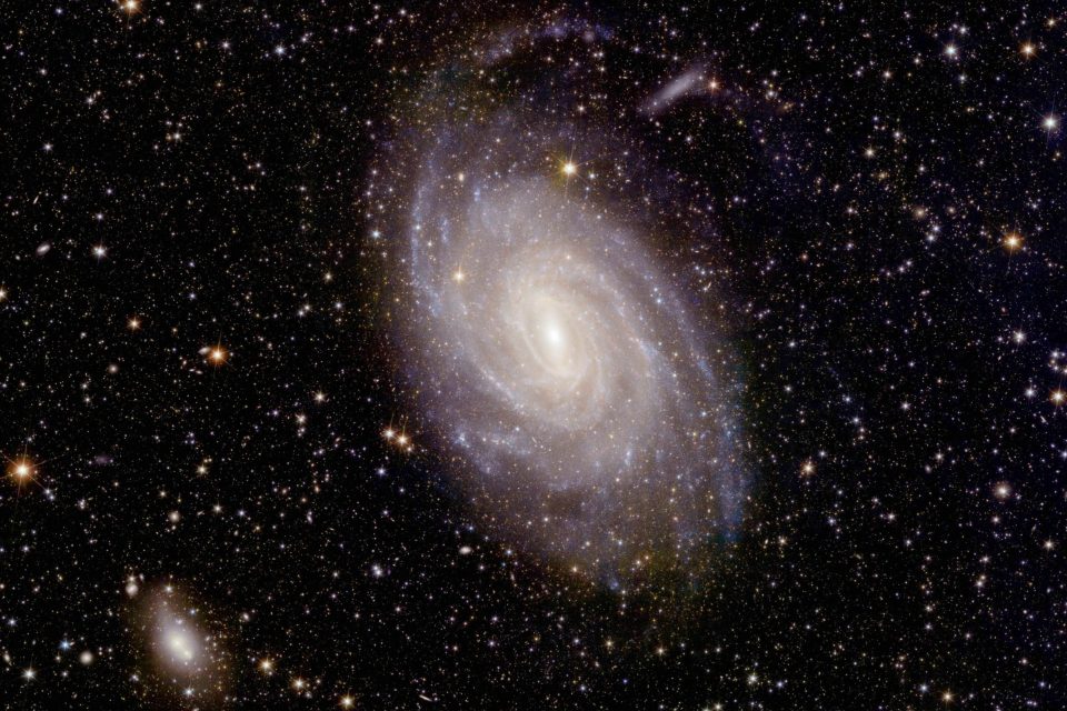 Young stars illuminate a spiral galaxy in the constellation Pavo
