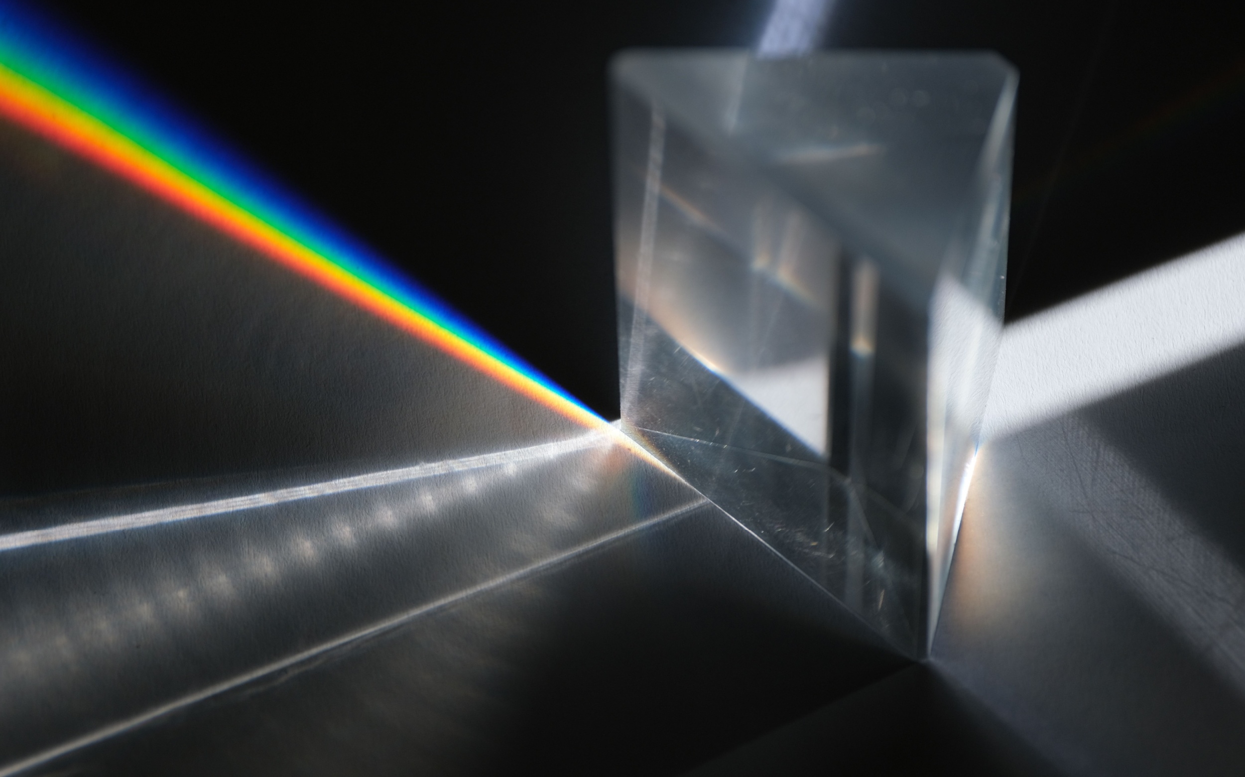 Light has two identities that are impossible to see at the same time