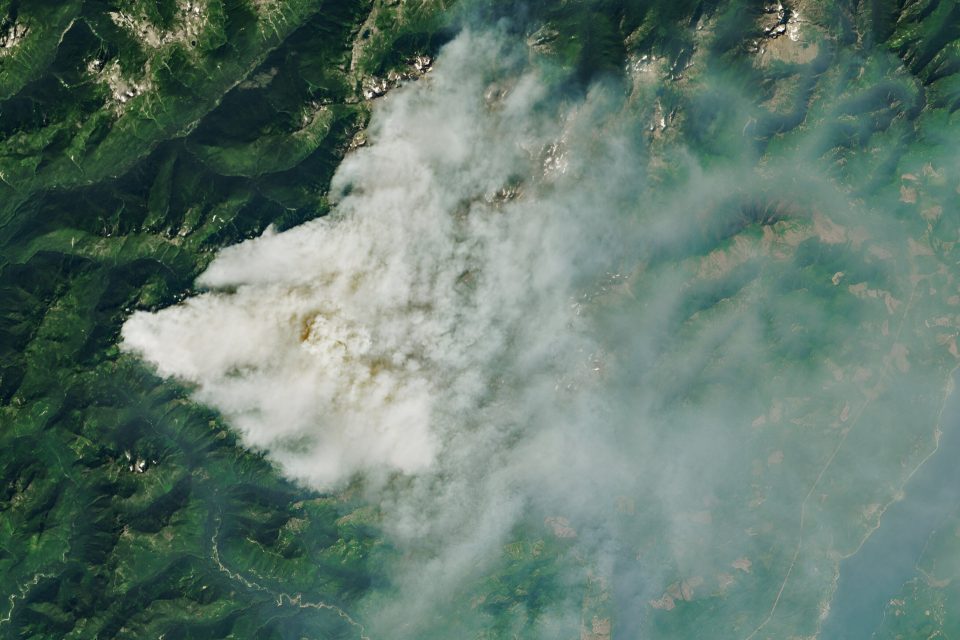 Bear Gulch Fire rages across Washington forests