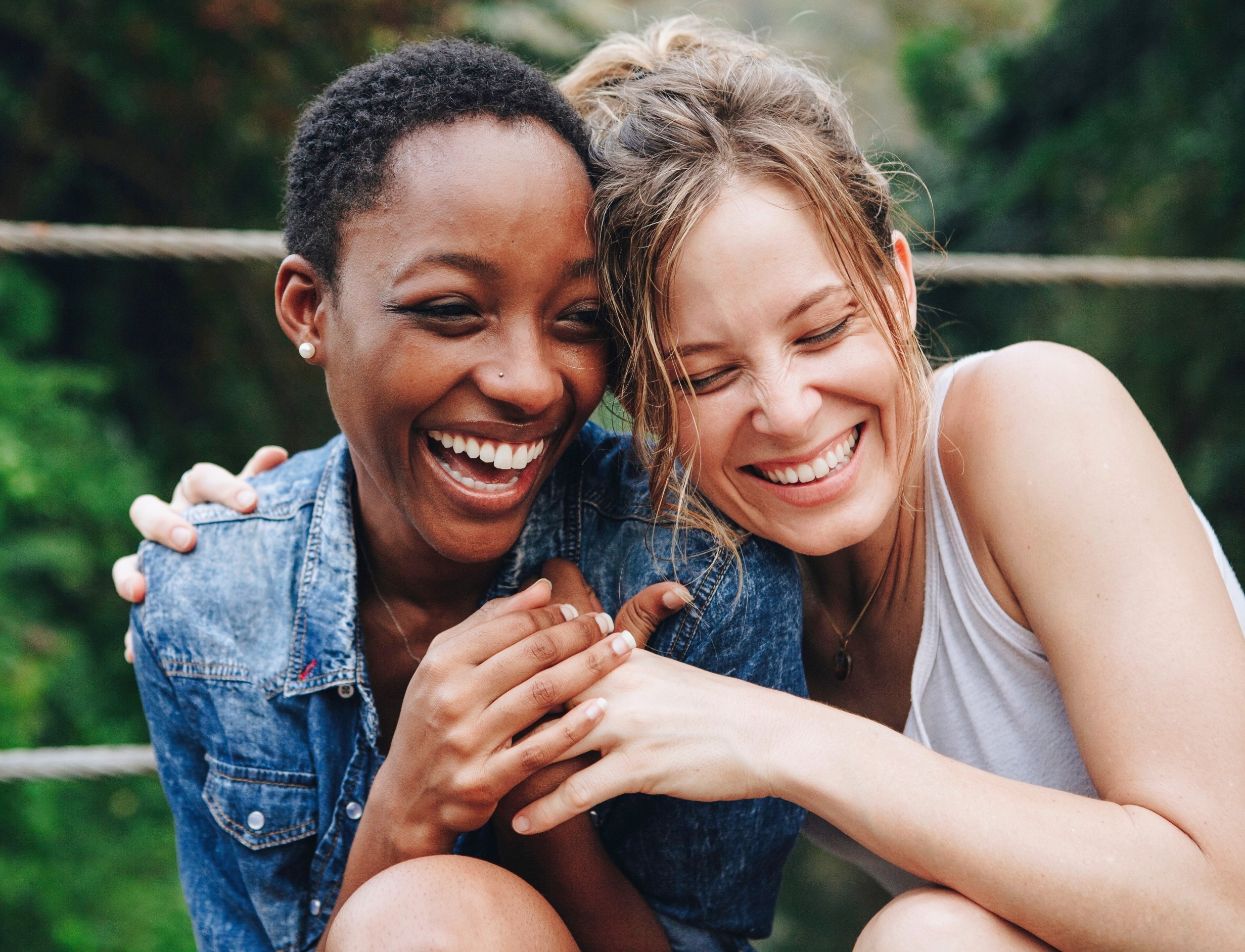Human Friendship Examples Secrets of lasting friendships are hiding in the brain - Earth.com