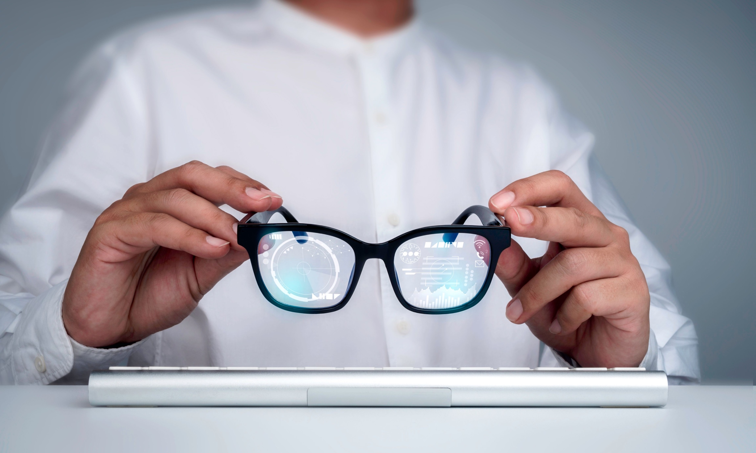 Liquid crystal smart glasses switch focus eliminating bifocal zones