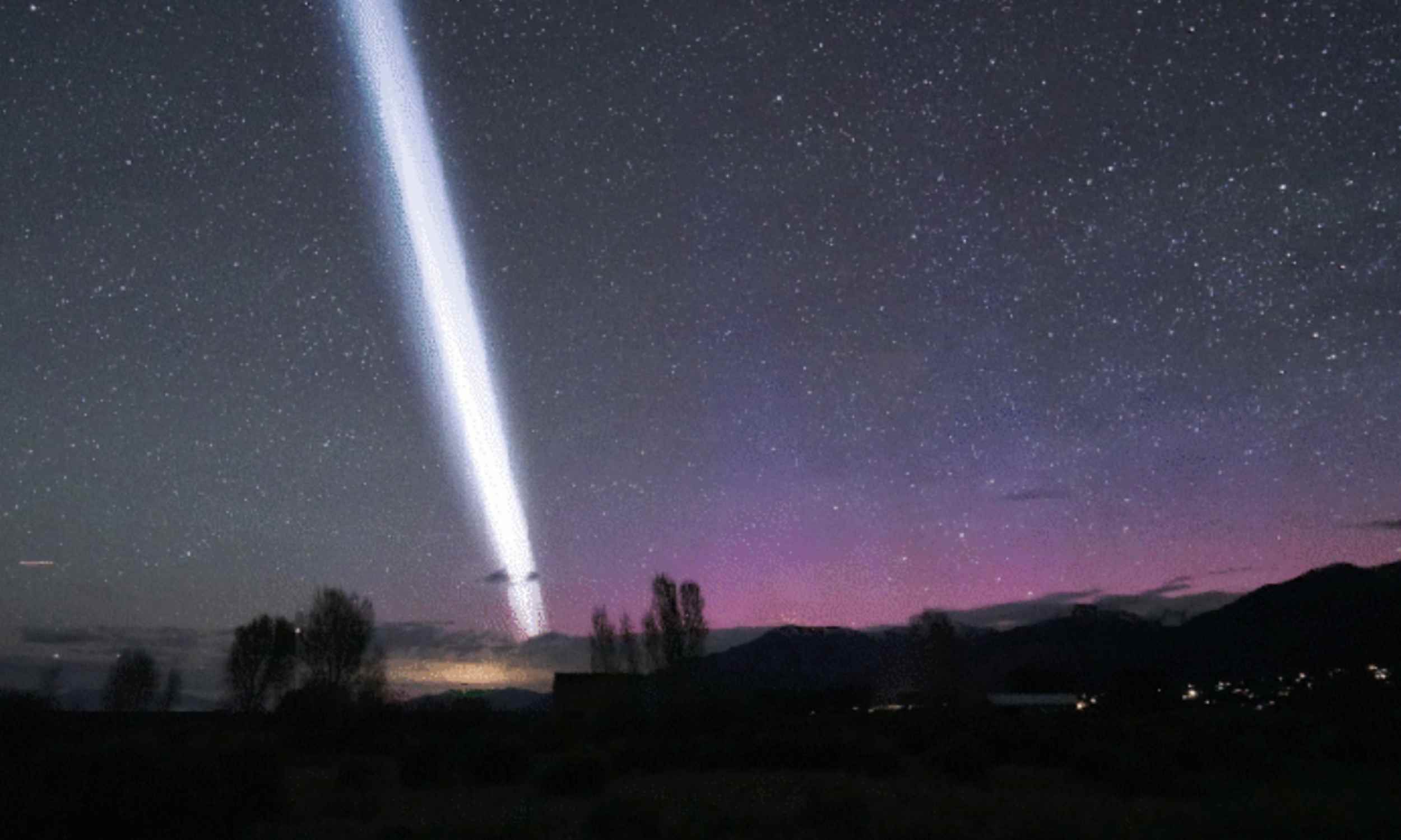 Strange white light photographed for 10 minutes in U.S. skies - Earth.com