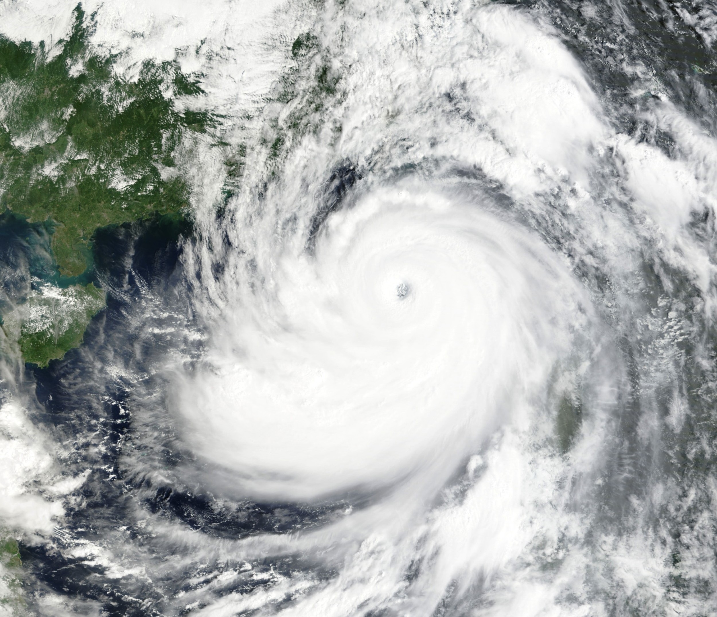 Typhoon Ragasa Makes Landfall in Southern China, Causing Widespread Flooding