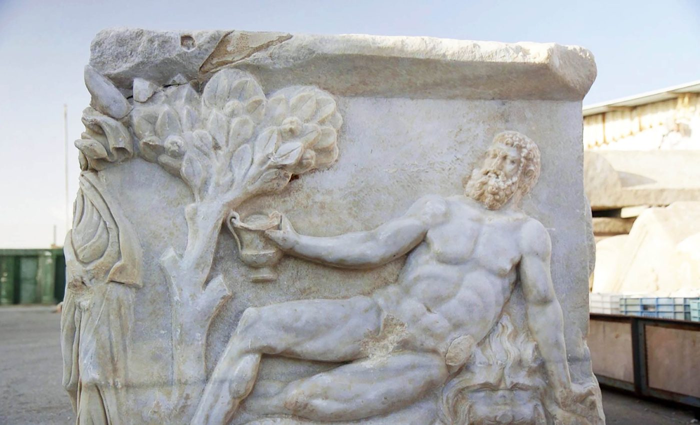 1,700-year-old coffin shows Hercules fighting the god of wine