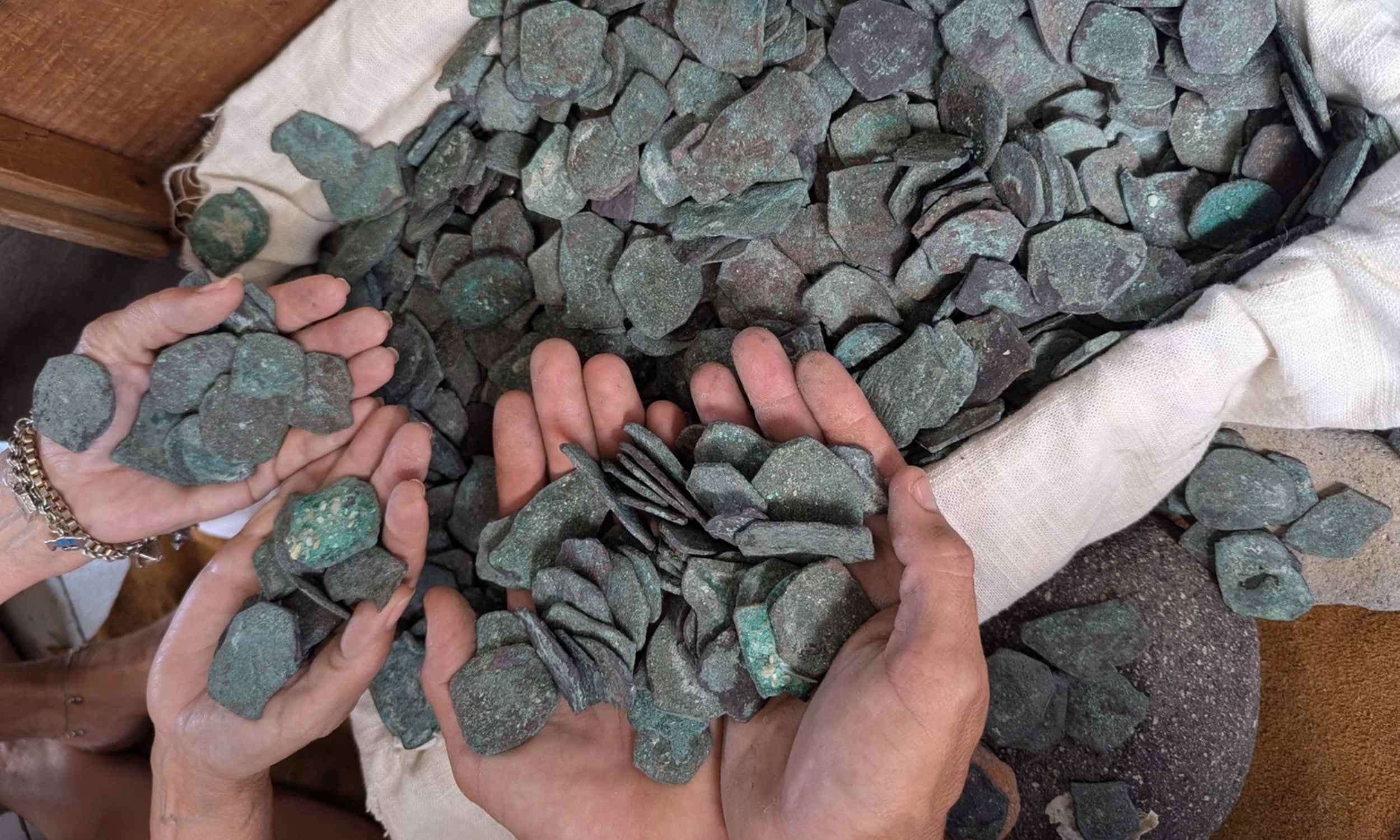 Divers discover $1 million in gold coins from a Spanish shipwreck