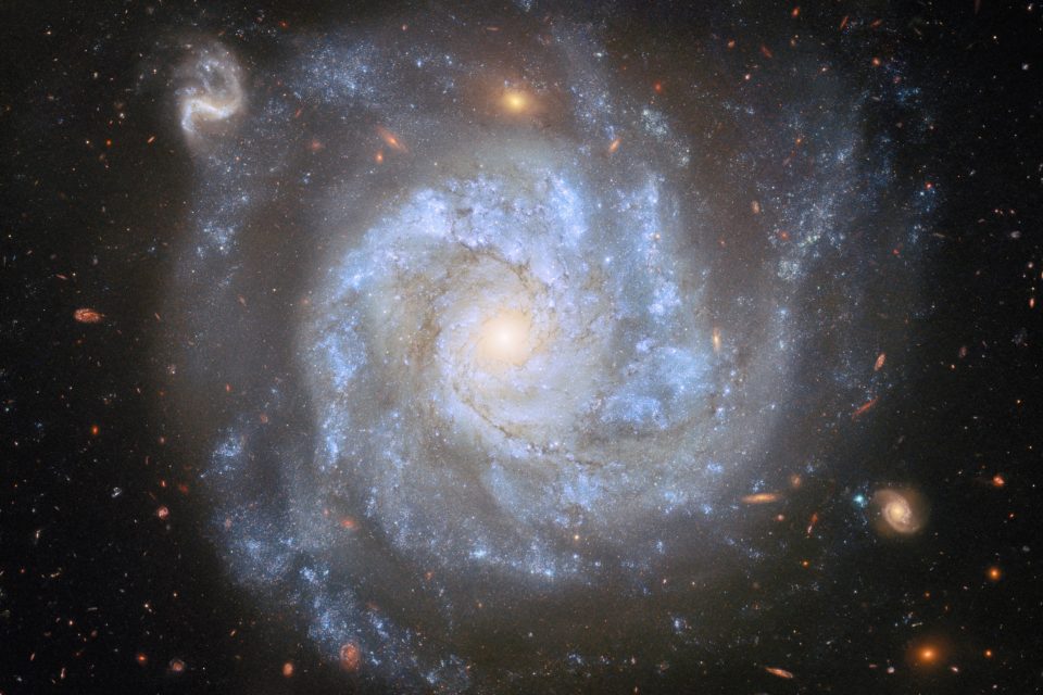 Hubble reveals the strange afterlife of a zombie star