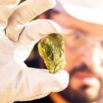 Study shows earthquakes create large gold nuggets using electricity and quartz in a matter of seconds