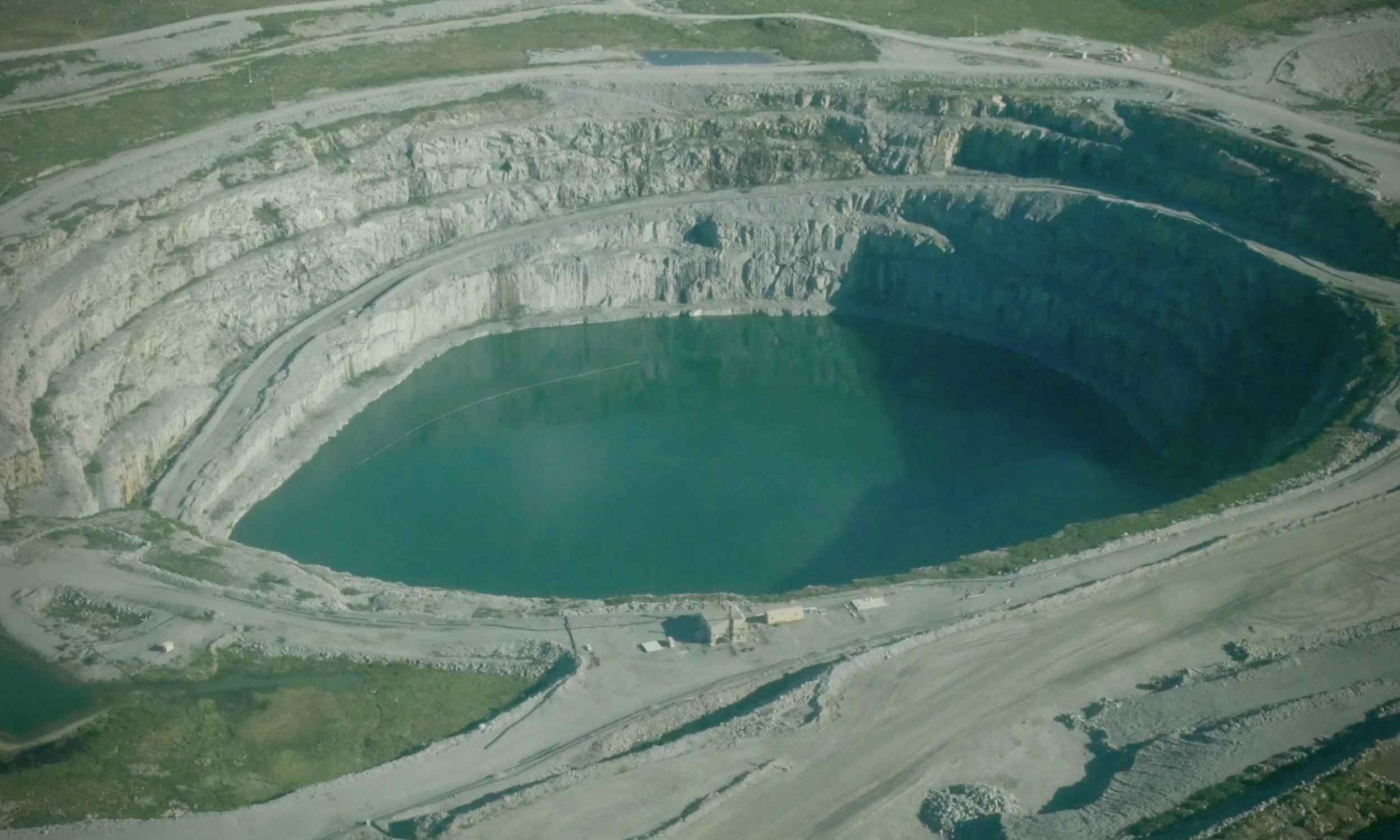 Scientists discover the substance that brings diamonds 93 miles up to Earth's surface