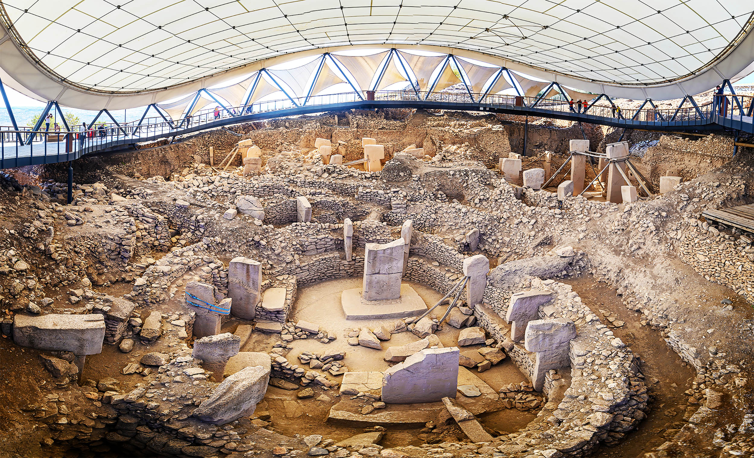 Archaeologists find a life-size human statue from 12,000 years ago - Earth.com