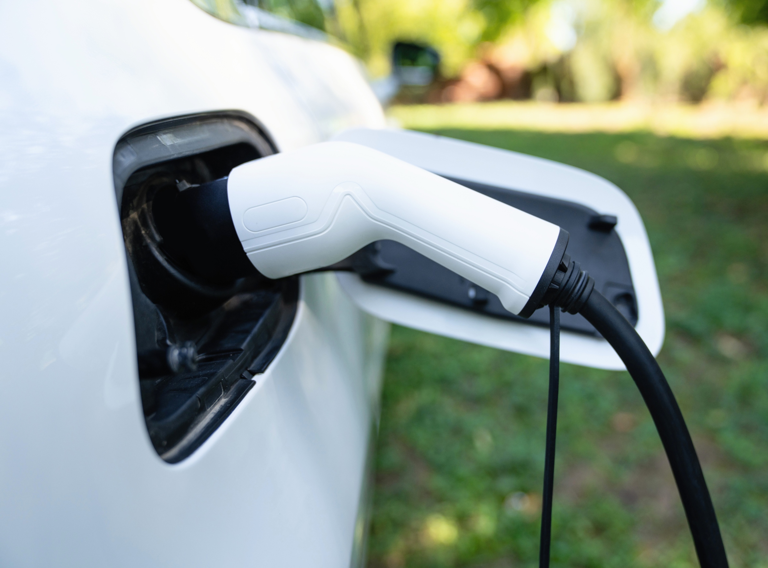 How electric vehicles can power homes and slash energy bills