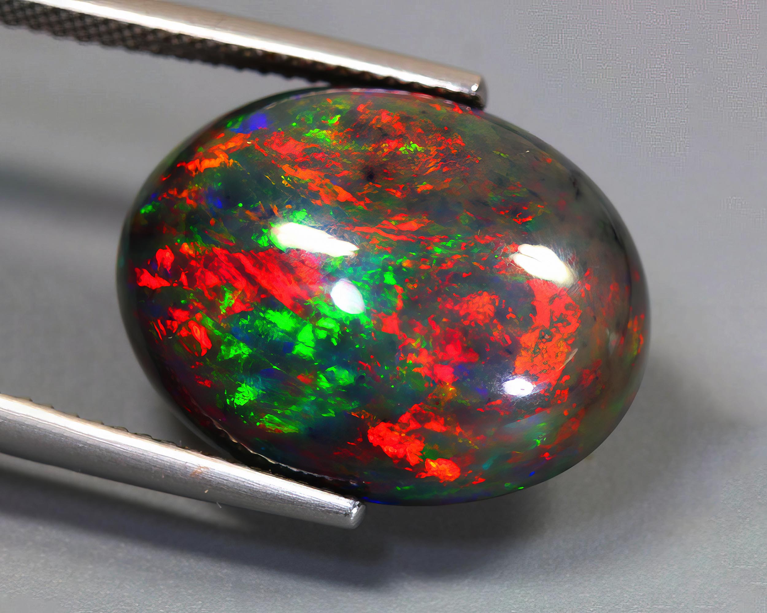 Villagers find a deposit of pure black opal in artisanal tunnels